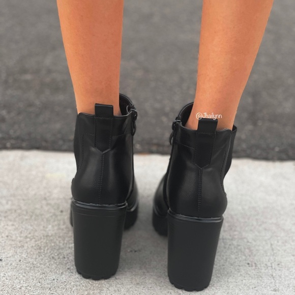 Chunky lug sole slip on bootie - Picture 7 of 10